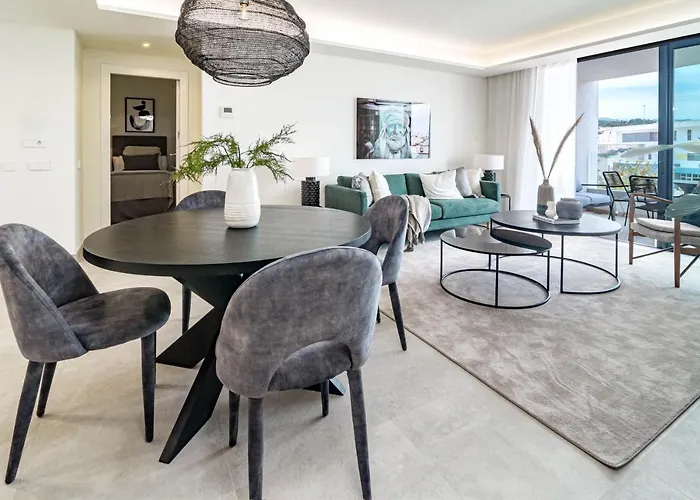 Inf42M- Modern City Apartment, Families Only