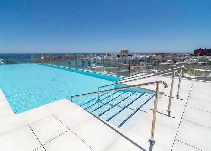 Inf42M- Modern City Apartment, Families Only
