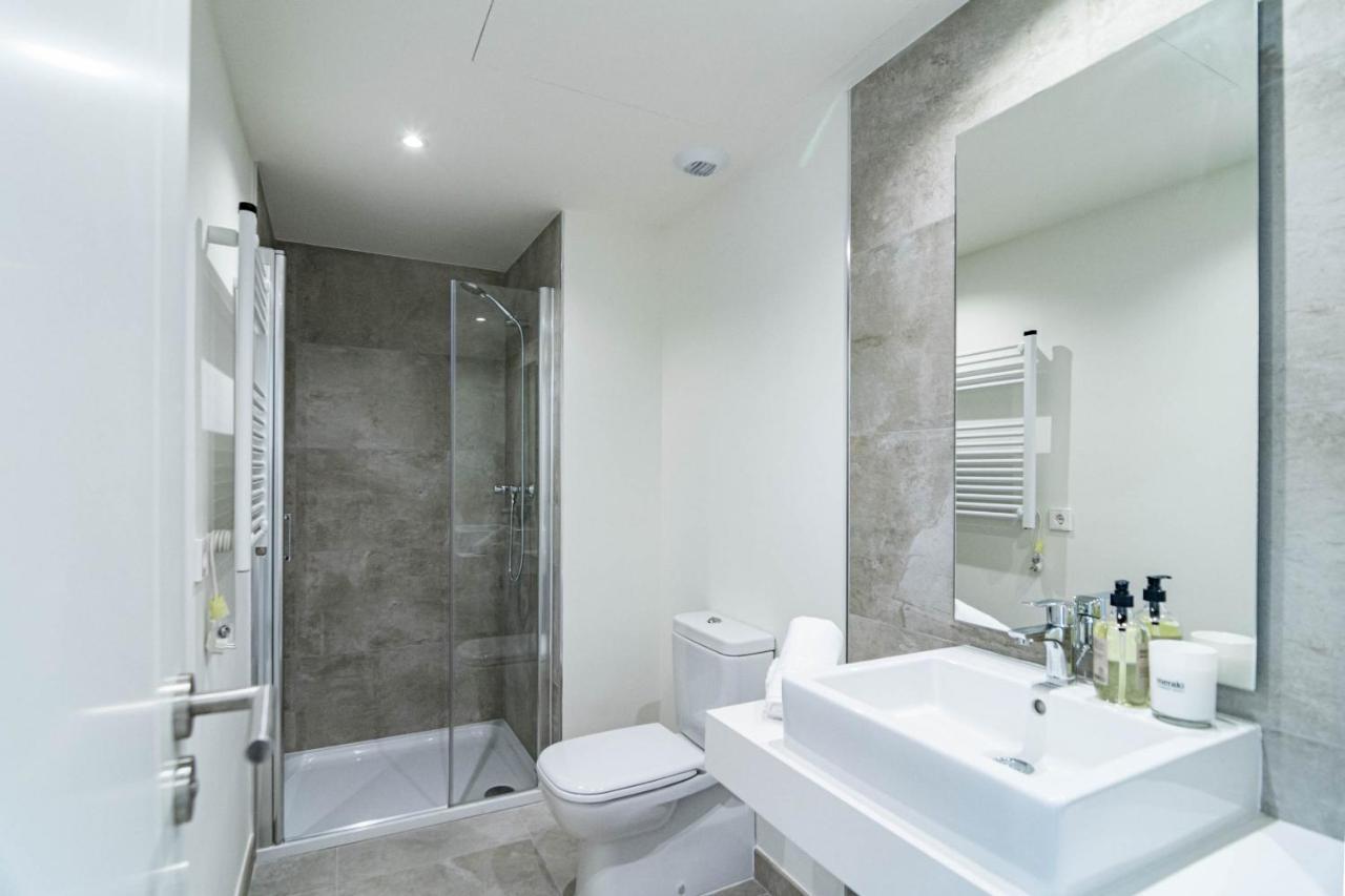 Inf42m- Modern Apartment, Families Only Apartament